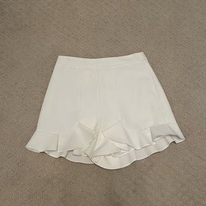White Endless Rose Ruffled Women’s shorts Size S